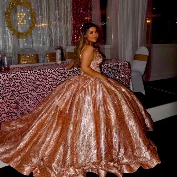 green emerald velvet dress Flounced Quinceañera Dress main image 1